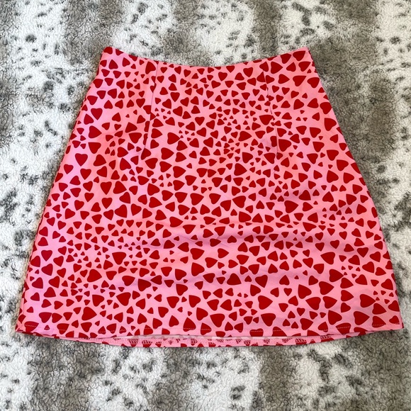 Princess Polly pink hearts mini satin skirt - Picture 2 of 4